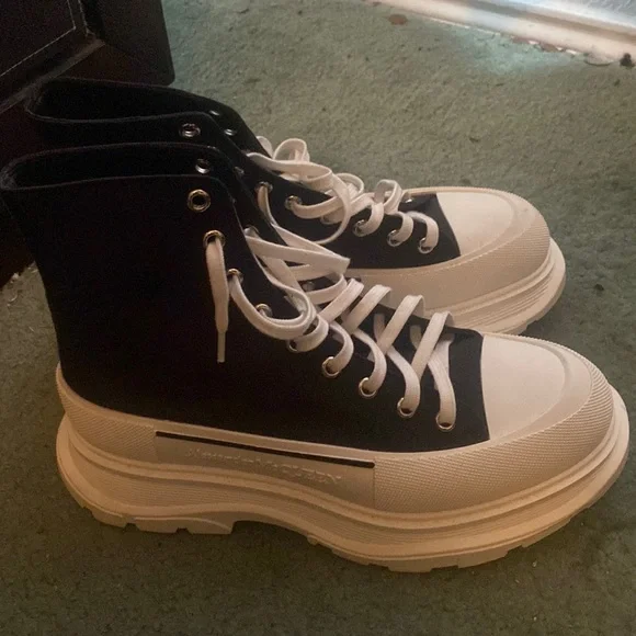 Designer Shoes . Only worn twice Man Buys Expensive Designer Shoes For His Girlfriend But She  main image 3